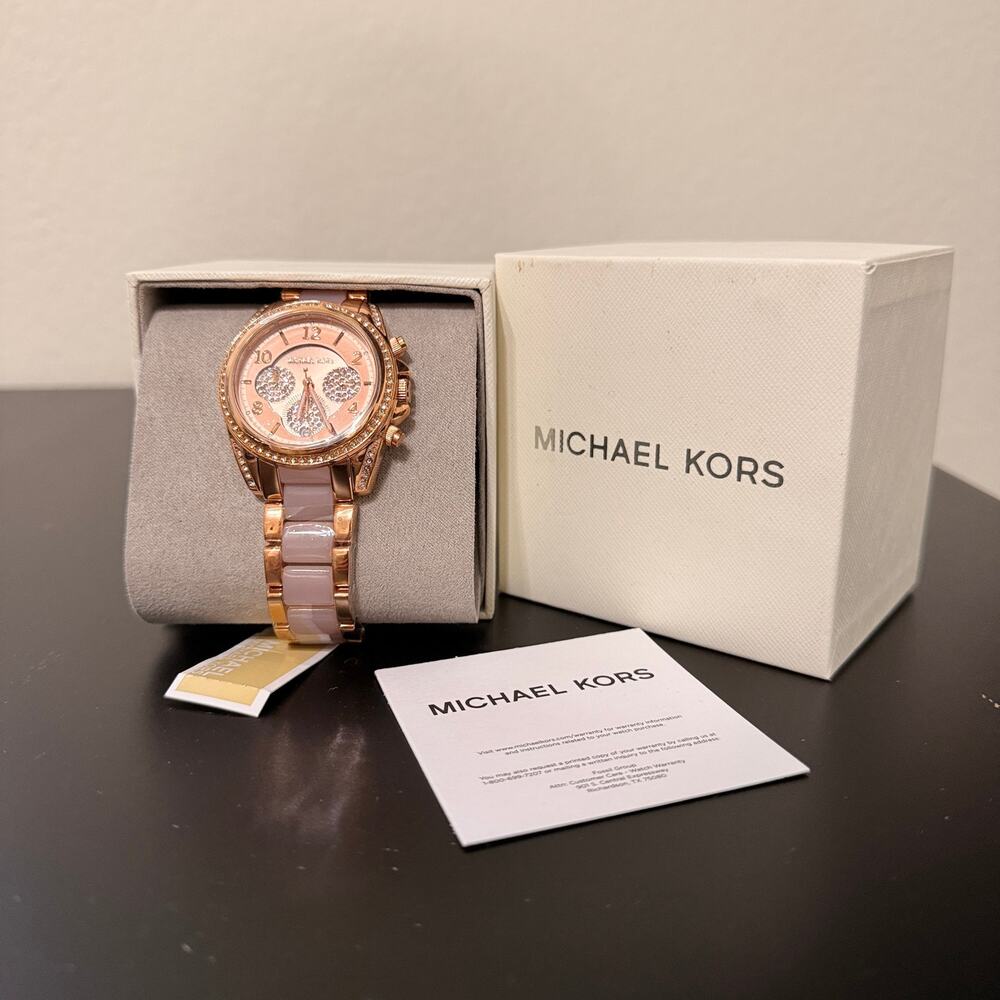 MICHAEL KORS WATCH- NWT (Needs a new battaery) - Picture 2 of 4
